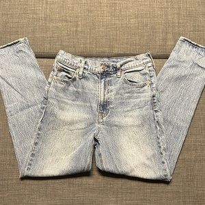 GAP Mom Jean High Rise in light wash (28/6)